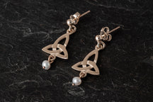 Load image into Gallery viewer, Celtic Pearl Earrings
