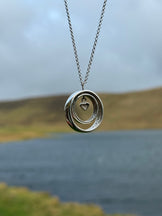 Load image into Gallery viewer, Spinning knot work rings with a heart