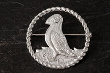 Load image into Gallery viewer, Tammie Norrie - Puffin Twist Brooch