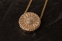 Load image into Gallery viewer, Sól Sunflower Pendant