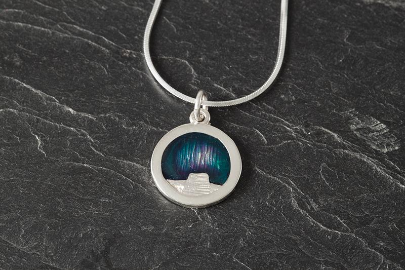 Mirrie Dancer Mini Mousa broch