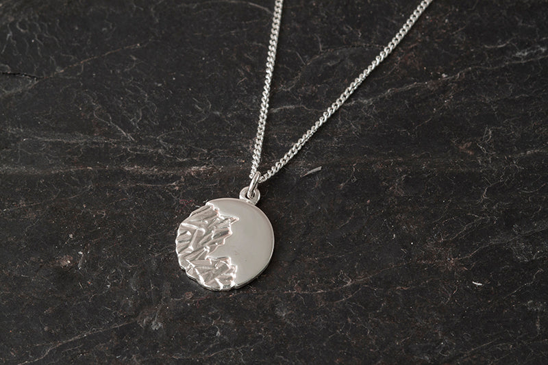 Öyger Large Circular Pendant