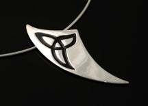 Load image into Gallery viewer, Triquetra Curved Pendant Large
