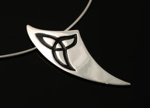 Load image into Gallery viewer, Triquetra Curved Pendant Large