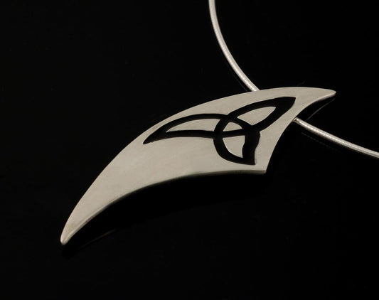 Triquetra Curved Pendant Large