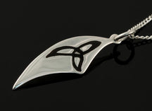 Load image into Gallery viewer, Triquetra Curved Pendant Small