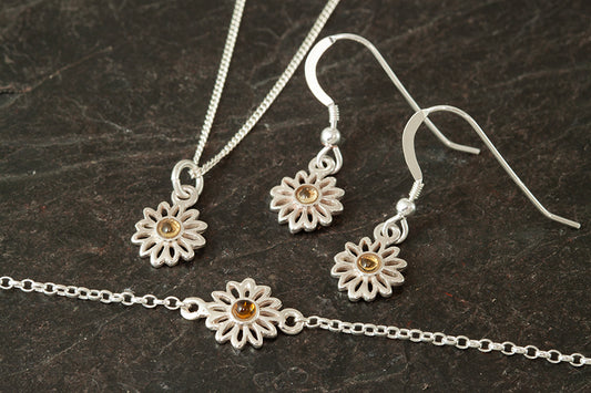 Small Daisy Charm - April