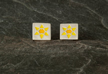 Load image into Gallery viewer, Small Daffodil Earrings - March
