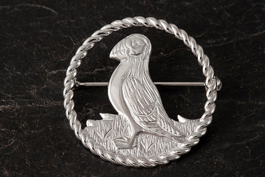 Tammie Norrie - Puffin Twist Brooch