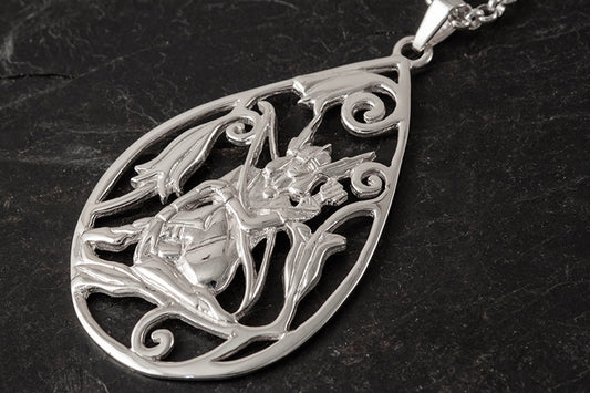 Freija Pendant