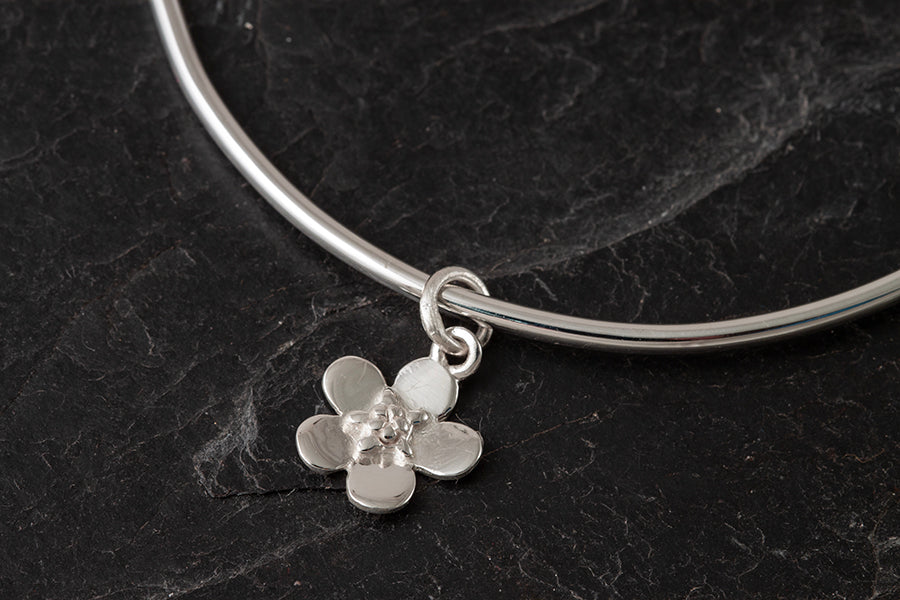 Plain bangle with charm