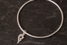 Load image into Gallery viewer, Plain bangle with charm
