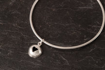 Load image into Gallery viewer, Plain bangle with charm
