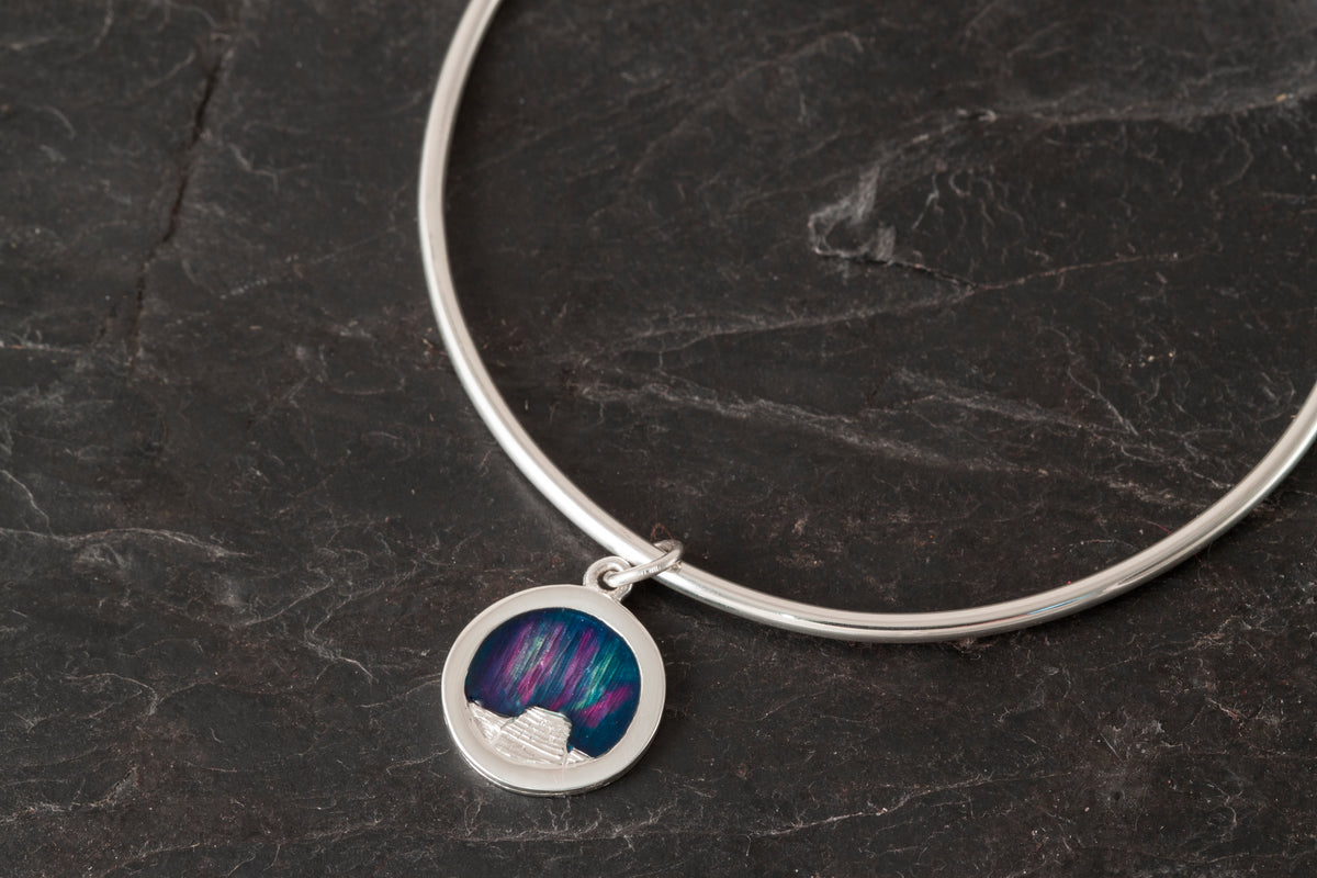 Bangle with enamelled charm
