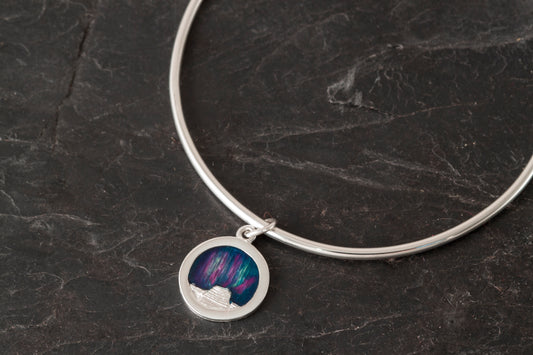 Bangle with enamelled charm