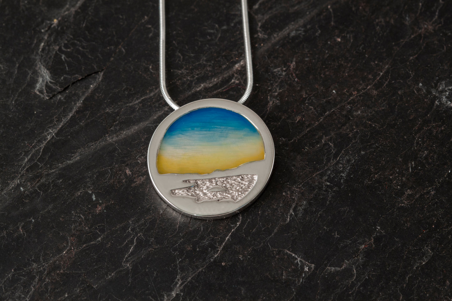Clousta Pendant