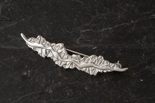 Öyger large wave brooch | In Stock