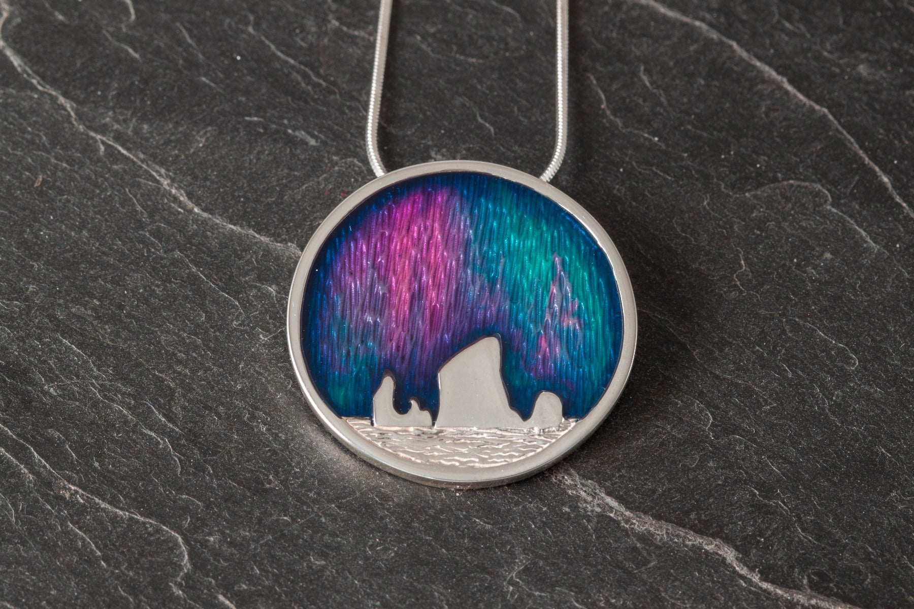 Mirrie Dancer Drongs pendant
