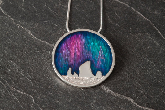 Mirrie Dancer Drongs pendant
