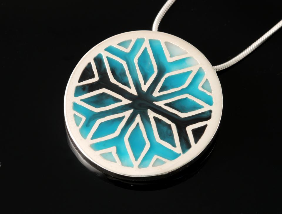 Fara Large round pendant