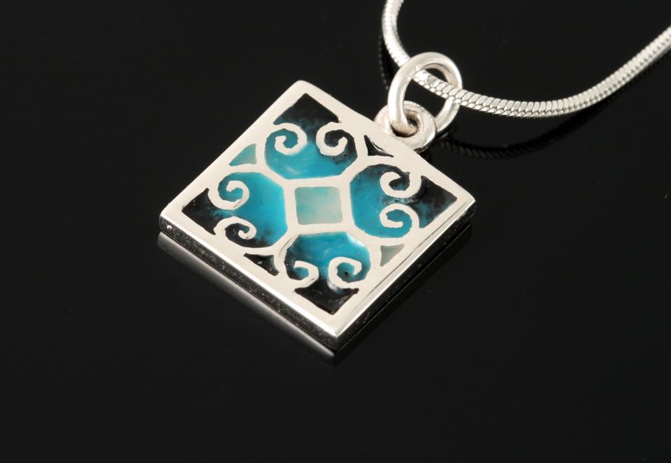 Fara Square small pendant