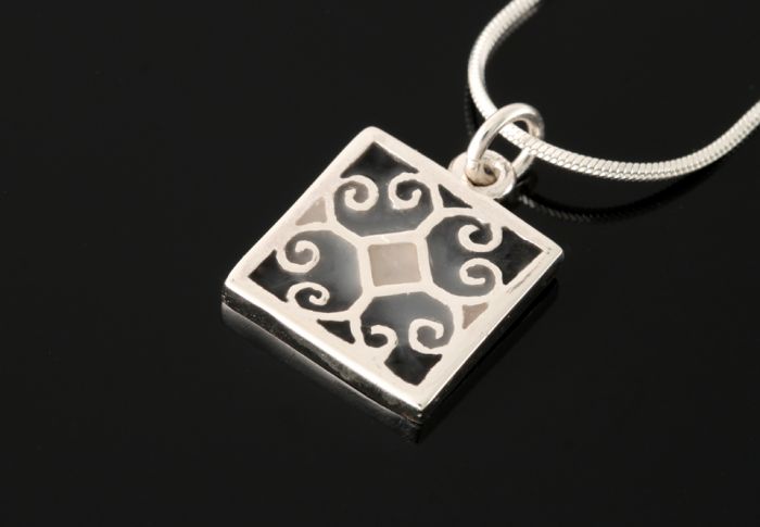 Fara Square small pendant