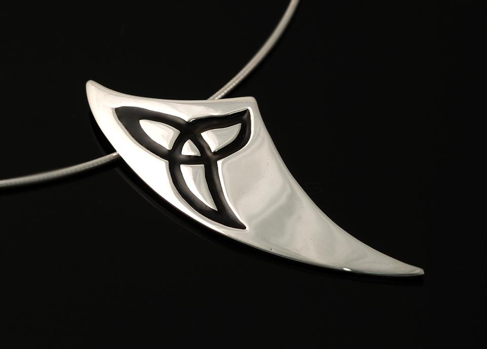 Triquetra Curved Pendant Large