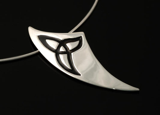 Triquetra Curved Pendant Large