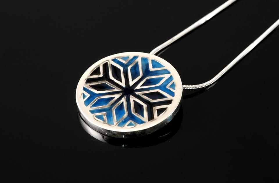 Fara Large round pendant