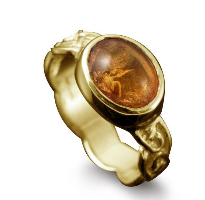 Muckle Roe Celtic Amber Ring in 18ct Yellow Gold – Shetland Jewellery