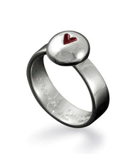 Load image into Gallery viewer, Peerie Smoorikins Heart Ring in 9ct White Gold
